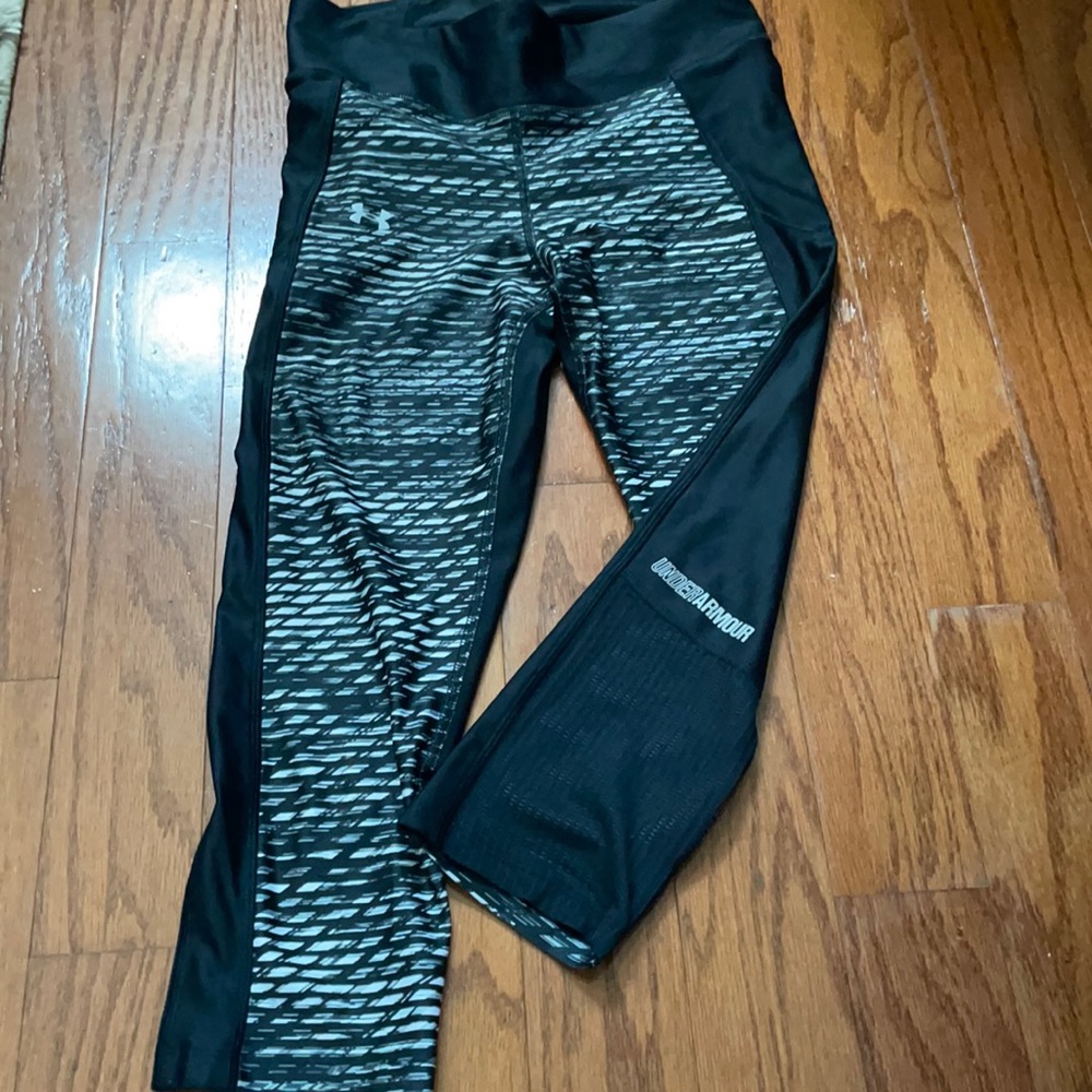 Under armour size small Capri barely used